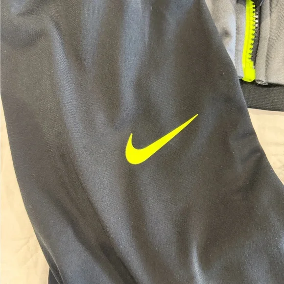Nike Black and Gray Tracksuit with Neon Yellow Details (7) - Picture 6 of 7